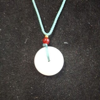 天然羊脂白玉平安扣項鍊，簡約設計，寓意吉祥平安，守護您的幸福安康