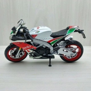 宅米吉 全新盒裝現貨 1:12艾普莉亞 APRILIA RSV4 RR1000 白色 模型車 玩具 收藏 重機, 1個