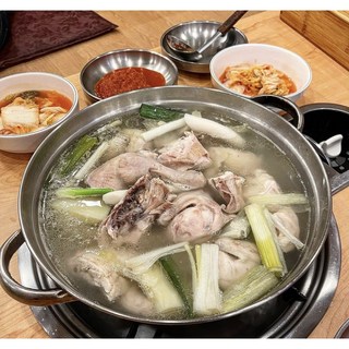 닭한마리 밀키트 2인분 맑은 육수 칼국수 포함