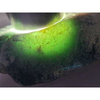 七彩翡翠 危料瓜料 瓜地馬拉脫砂發黑原石 賭冰種牌子戒面 181g, 1個