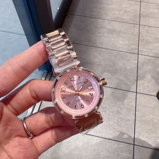 고급 남녀 명품 시계 다양한 스타일 격식 있는 자리 패션 필수템