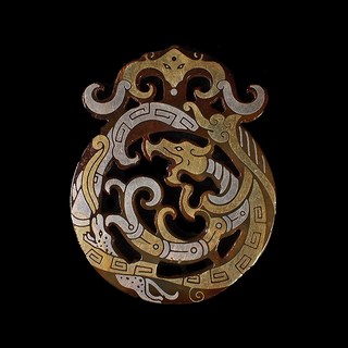 博古珍藏 天然和闐玉錯金銀螭龍出廓玉璧．28公克．早期收藏．國際拍賣級, 1個