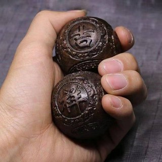 沉香木健身球 手球老年實心盤把玩物件 手轉木質球 保健球 按摩球一對, 1個