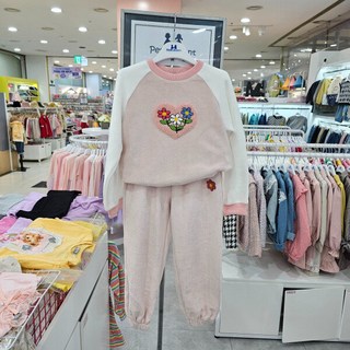 쁘띠앙팡 산본점 @23년 겨울신상 50%세일@ 보들보들 부드러운 착용감에 쫀쫀한 신축성으로 편하고 따뜻하게입는 코지포잉코튼세트에요^^ 데일리로 굿굿!!