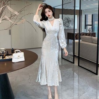 TKX 우아한 벨벳 긴팔 머메이드 원피스 봄가을 여성스러운 스타일 슬림핏 단추 디테일 K53