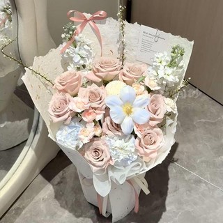 臺灣出貨ins曼塔永生花仿真香皂玫瑰花束生日送女朋友閨蜜母親情人節禮物, A春嬌景明【曼塔花束】送禮袋+燈串
