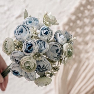 茶花含苞乾燥色捧花：台灣現貨人造玫瑰花束婚禮攝影道具, 藍色