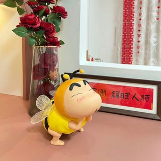蜜蜂蠟筆小新桌面擺件，可愛桌麵擺件潮玩公仔車載玩偶生日禮物, 蜜蜂小新-約11cm（瞇眼）