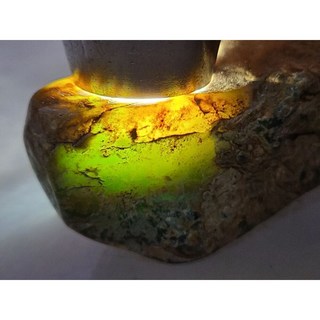 【七彩翡翠】危料 瓜料 瓜地馬拉 脫砂 發黑 原石 賭冰種 牌子 戒面 130g, 1個