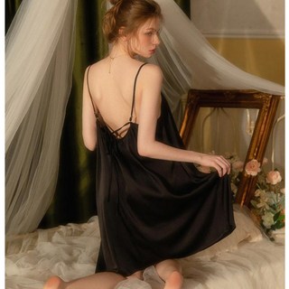 부드럽고 우아한 유니크 슬립란제리