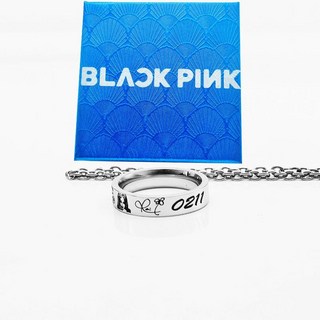 BLACKPINK 智秀 珍妮 樸彩英 Lisa 應援周邊 肖像 生日 簽名 指環, 1個, 樸彩英原創專屬 B款【戒指+金屬項鏈+禮盒】美版7號（內周長55mm左右）
