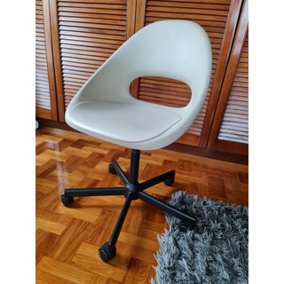 IKEA LOBERGET MALSKÄR ELDBERGET電腦椅，可調高低感壓煞車，學生辦公旋轉書桌椅, 白色/黑色  電腦椅 單件出不合併商品