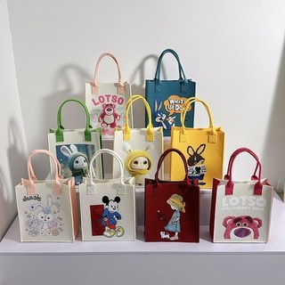 禮品包袋白禮品袋禮物袋 新款毛氈包手提包卡通生日百日宴禮品伴手禮購物袋公仔女生小拎包, 拼色卡通羊, 1個