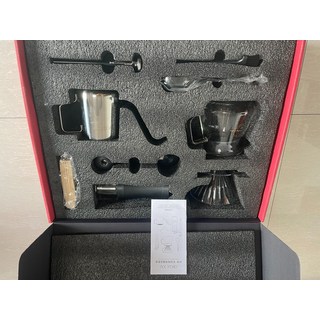 圓樂樂咖 手動咖啡器具套裝 CJ-CFS06(NY) 全新未拆封 附原包裝盒說明書 含磨豆機、手沖壺、分享壺、濾杯等配件 2024年生產日期, 如圖所示, 1個