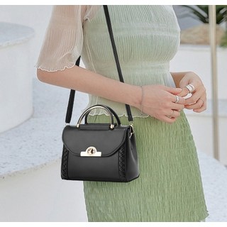 여성미니핸드백 세련된 여성토트백 우아한 디자인 가죽가방 명품여성가방 쇼핑몰 스타일 여성정장브랜드 크로스백 활용도 높은 핸드백