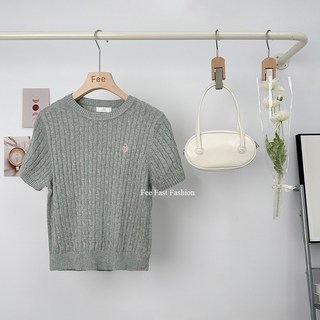 【Fee現貨5色】麻花愛心鎖刺繡上衣 圓領針織 短袖T恤 針織 女生上衣 韓系 針織短袖 短袖上衣 韓國女裝 夏天