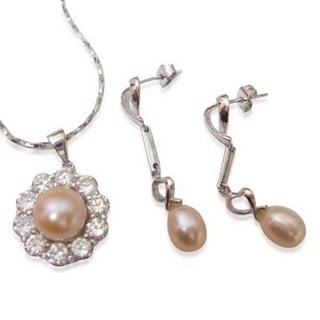 小樂珠寶 頂級淡水珍珠項鍊耳環套組 優雅設計 品質保證