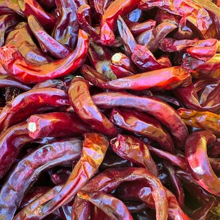 산지직송연구소 국산 햇 건고추 농가돕기 고춧가루 고추장용 깔끔건조 꼭지제거 특품 근별 구매, 1개, 건고추600 (1근)