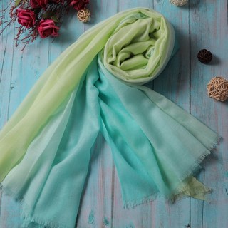 快快慢慢手作坊喀什米爾羔羊毛圍巾披肩两用 薄款渐層戒指絨 綠/黃 四季適用 自用/禮物