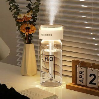 HOOYS 미니 차량용 가습기는 휴대가 간편하여 다양한 장소에서 사용할 수 있습니다., White, H65