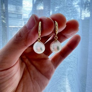 圓潤白色珍珠耳環 精緻金色耳圈設計