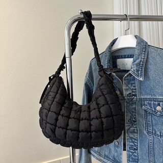 【22台灣出貨】雲朵包 伸縮背帶雲朵包 皺褶包 泡泡包 黑白小雲朵包, 黑色