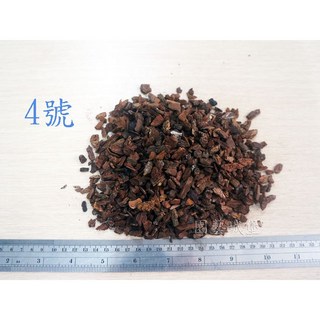 【園藝城堡】進口樹皮 #4號 小粒 原包裝 植物栽培介質 造景鋪設 防止雜草生長 松樹皮, 1個