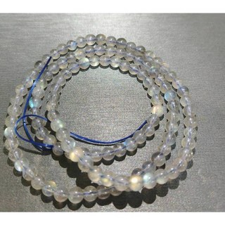 月光拉長石繞三圈手串(約5mm) - 優雅層次設計，散發溫柔光芒，守護心靈平靜