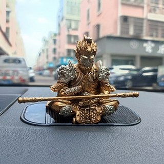 黑神話悟空擺件 手把件 孫悟空公仔 桌面擺飾 齊天大聖車載擺件 車內擺飾 鬥戰勝佛擺件 美猴王中控臺裝飾擺件, 1個, 黑神話悟空【金銀色】(送防滑墊), 黑神話悟空【金銀色】(送防滑墊)