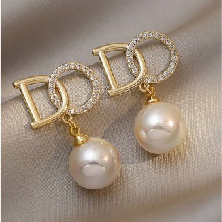 珍珠水鑽D字耳環 - 時尚設計