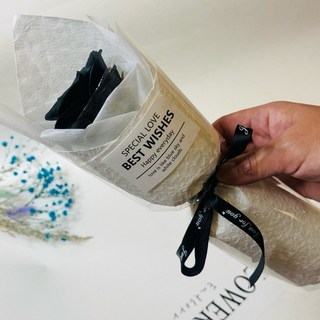 實拍台灣現貨 單朵玫瑰花束含手提袋 母親節畢業生日花禮 乾燥玫瑰小花束, 黑色