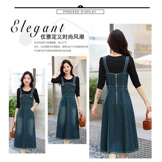 大尺碼牛仔吊帶套裝連衣裙，包含舒適T恤打底衣，時尚背帶裙兩件套，適合各種身形，展現自信與美麗。