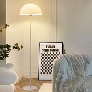 중세 스타일 플로어 램프 인테리어 침실 거실 무드등 북유럽 감성 스탠드조명 빈티지 분위기 연출 엔틱 디자인 테이블용 충전식 LED 스탠드 조명, 크림화이트 램프커버 따뜻한빛