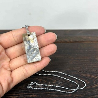 御古齋 精選天然珊瑚玉菊花石無事牌 花紋鮮麗 祥瑞富貴 和氣生財 生命寶石 提高心靈層次 附墜鍊, 1個