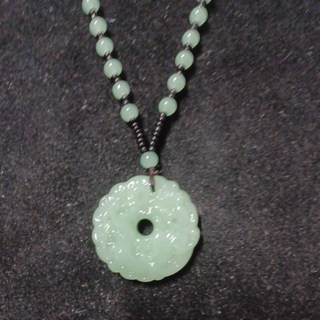 和田玉晴水平安扣雕刻項鍊，平安吉祥，溫潤細膩，優雅清新，守護您的生活。