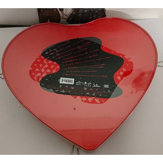 Sunnee楊芸晴《秘ME》CD+歌詞本+折疊海報+貼紙 全新未拆封, 如圖所示