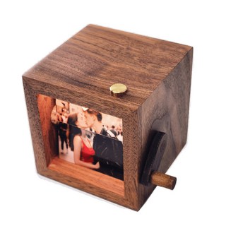 롤링무비 핸드크랭크 플립북 사진 인테리어 액자 북미 흑호두