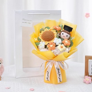 小確幸 創意畢業禮物玩偶公仔針織向日葵毛線花束 手捧花 畢業花束 國考禮物 畢業季花束 七夕禮物, 橙色博士娃娃成品花束 禮袋 燈 賀卡, 1個
