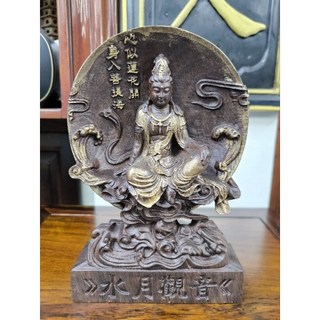 {超人氣大賣場}木雕水月觀音辦公室擺件佛，精緻木雕工藝，提升空間藝術品味，帶來心靈平靜與慰藉