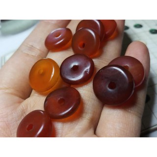 出清珍藏 老件天然原礦 南紅瑪瑙14mm玉釦一串, 1個