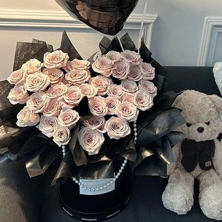 皇運之家百貨店 永生花抱抱桶曼塔玫瑰仿真香皂花束 高級小衆閨蜜女友生日禮物, 海鹽芝士B款-21朵抱抱桶+氣球