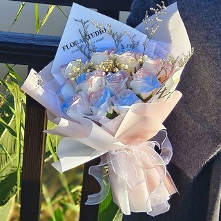 情人節花束 】 教師節禮物 畢業小物成品情人節玫瑰花束永生滿天星真花生日禮物送閨蜜男女朋友七夕畢業禮物 BPMS, 1個, 白月光-人魚姬（送禮物袋+燈串）