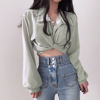 SISI 知性氣質雪紡衫：翻領V領、落肩長袖、鏤空綁帶，短版露腰高腰設計，展現性感優雅。