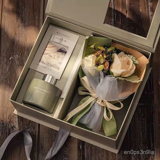 半透窗香薰花藝禮盒花束，母親節禮物首選，高級感生日禮品，創意實用臺灣出貨, 康乃馨香薰禮盒+和藹可親+賀卡,無規格, 1個