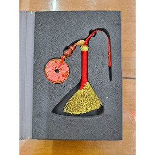 佐運門 轉運防小人招財花符令 風水擺件 開運小物, 金掃帚-八卦化煞錢,淨化後 敕令 開光 硃砂壓上符膽