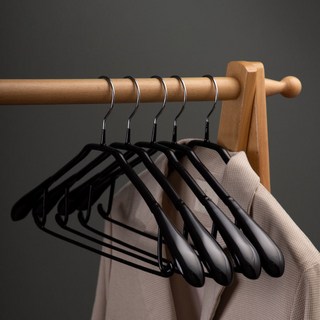 約翰家庭百貨 奈米寬肩浸塑防滑衣架5入組，無痕護肩衣掛，大衣衣撐，乾濕兩用曬衣架【BE000】, 黑5支裝, 1個