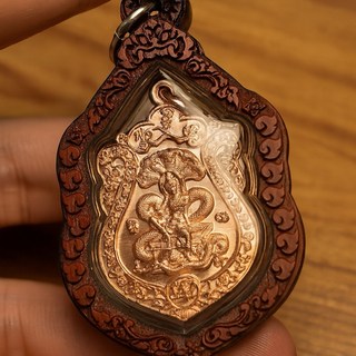 澤度金佛牌 紅銅 阿贊初哈樂 佛曆2562 師傅刻符 附雷雕防水殼 招財避邪必備, 1個