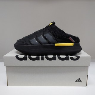 아디다스 남녀공용 방한화 털 슬리퍼 아디퍼프 뮬 블랙 발편한 가벼운 슬립온 패딩슈즈 ADIPUFF 스터드레이스 신발끈 제공