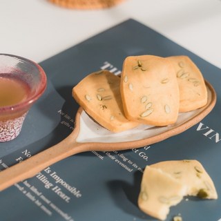 【秉醇烘焙坊】南瓜子奶酥手工餅乾 奶香十足 奶素餅乾 伴手禮/節慶/生日禮物 台南下午茶點心, 1個, 南瓜子奶酥 240克/罐裝