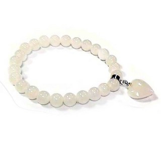 純潔白玉心形手鍊，搭配溫潤白玉圓珠，彈性設計方便配戴，展現女性優雅氣質